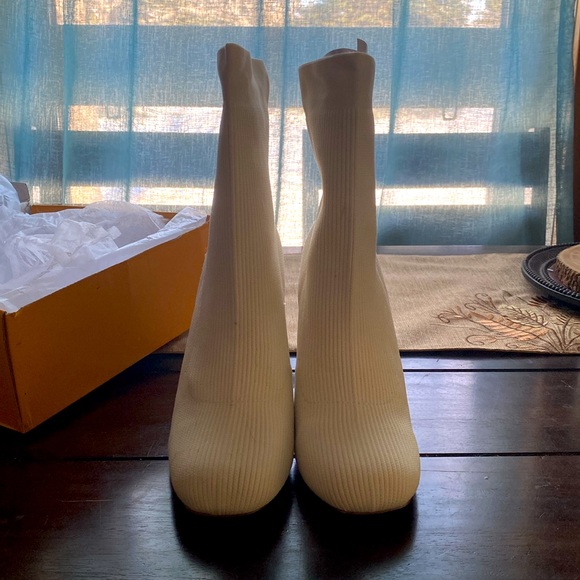Chase & Chloe cream white sock ankle boot - Picture 3 of 8